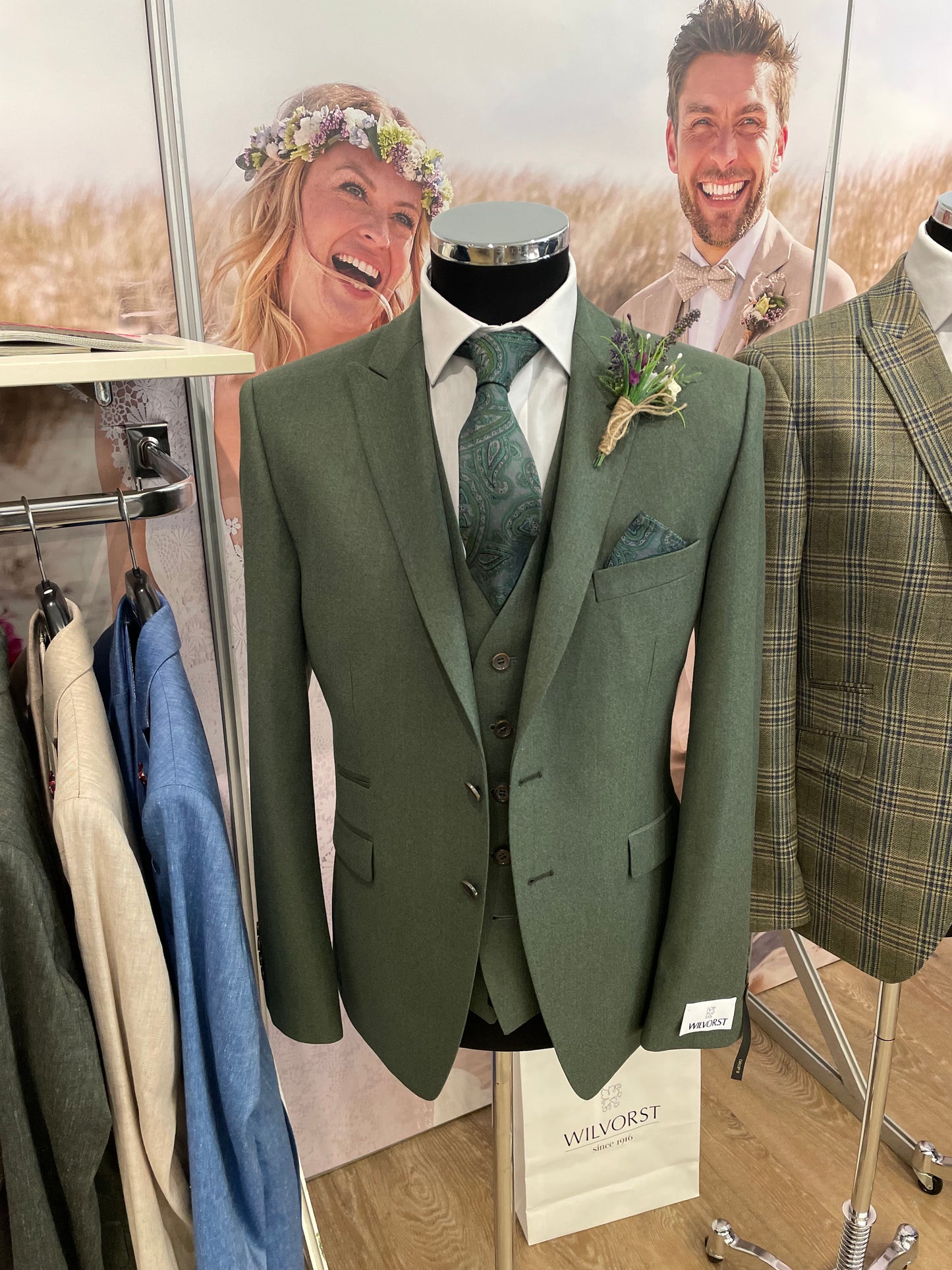 Oakmere Flannel hire suit green