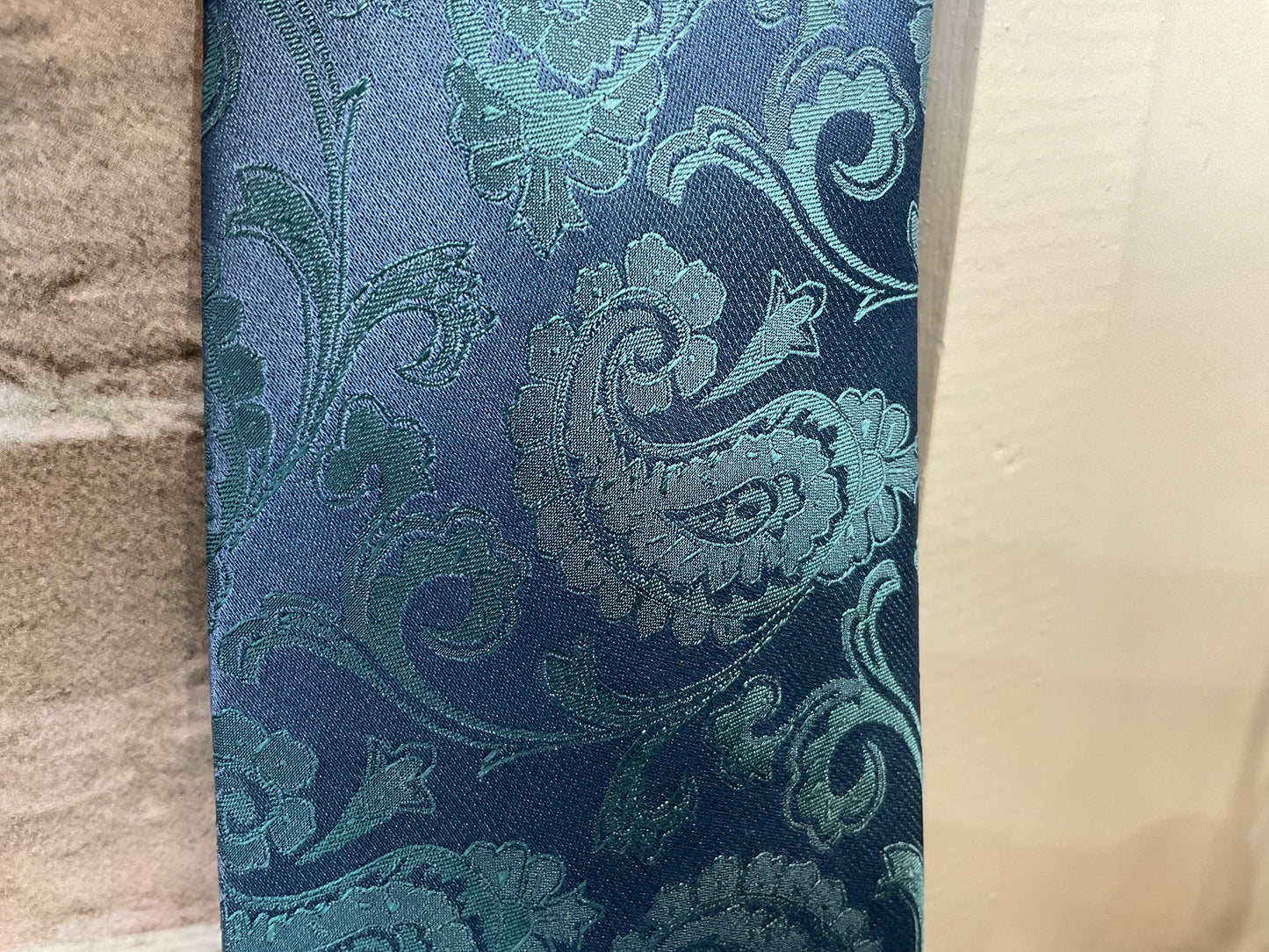 Soprano silk tie and square cyan paisley