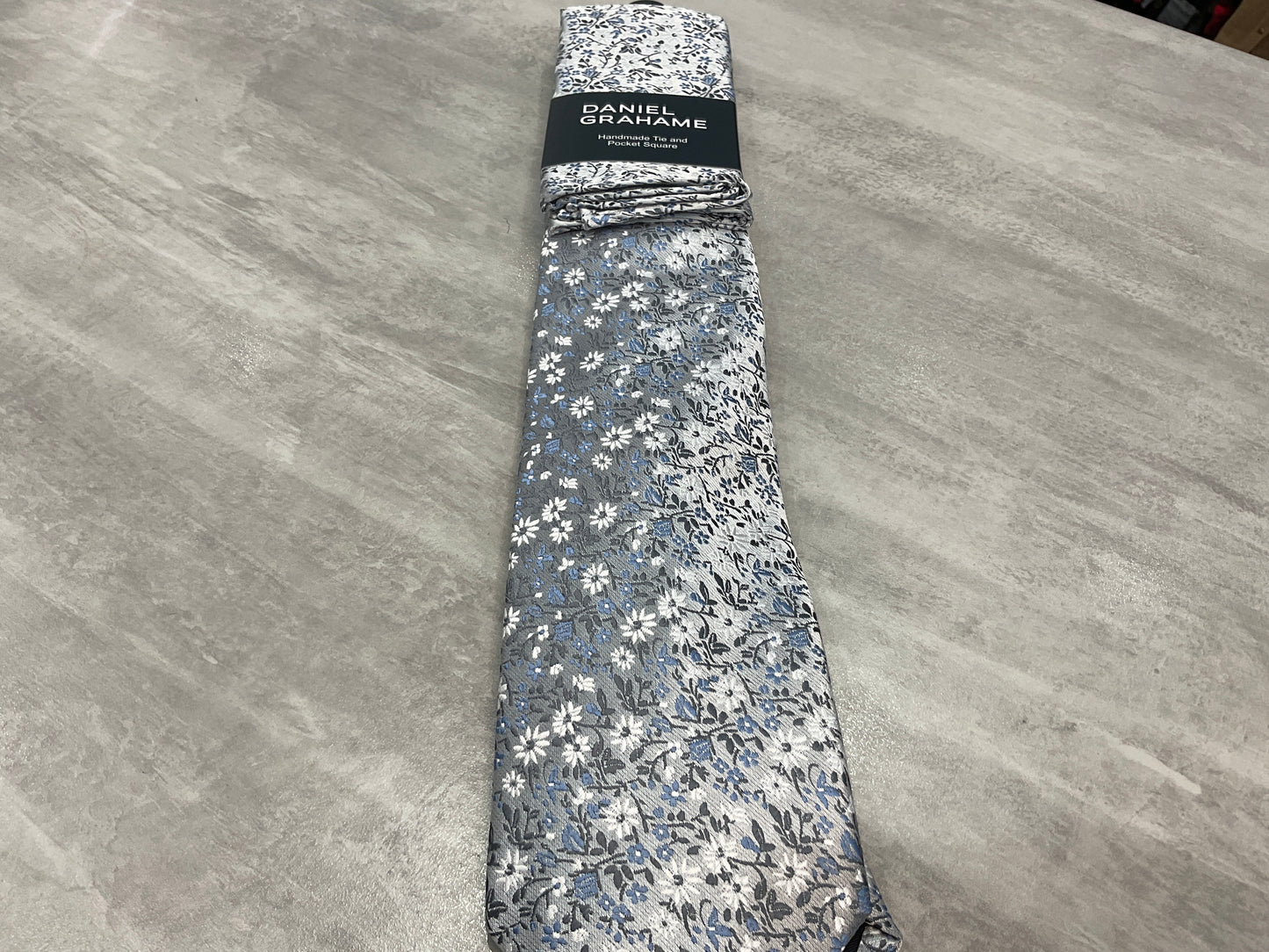 Silver Blue Daniel Grahame tie and pocket square