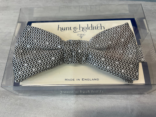 Zig zag silver/black bow tie