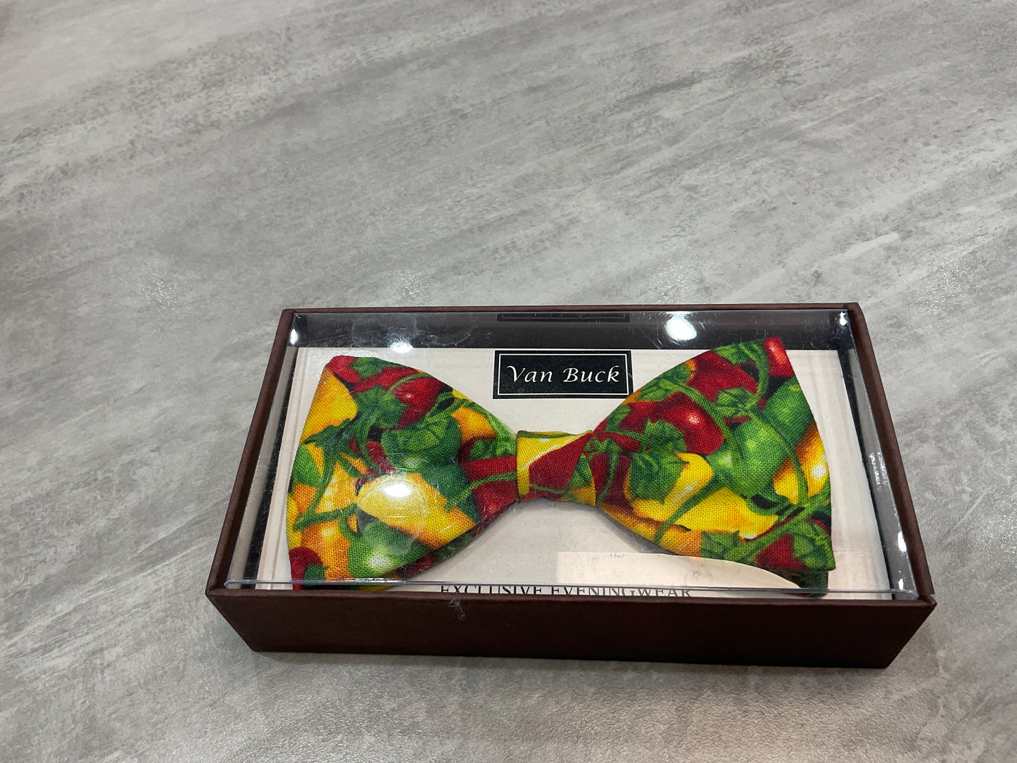 Van buck chilly peppers bow tie