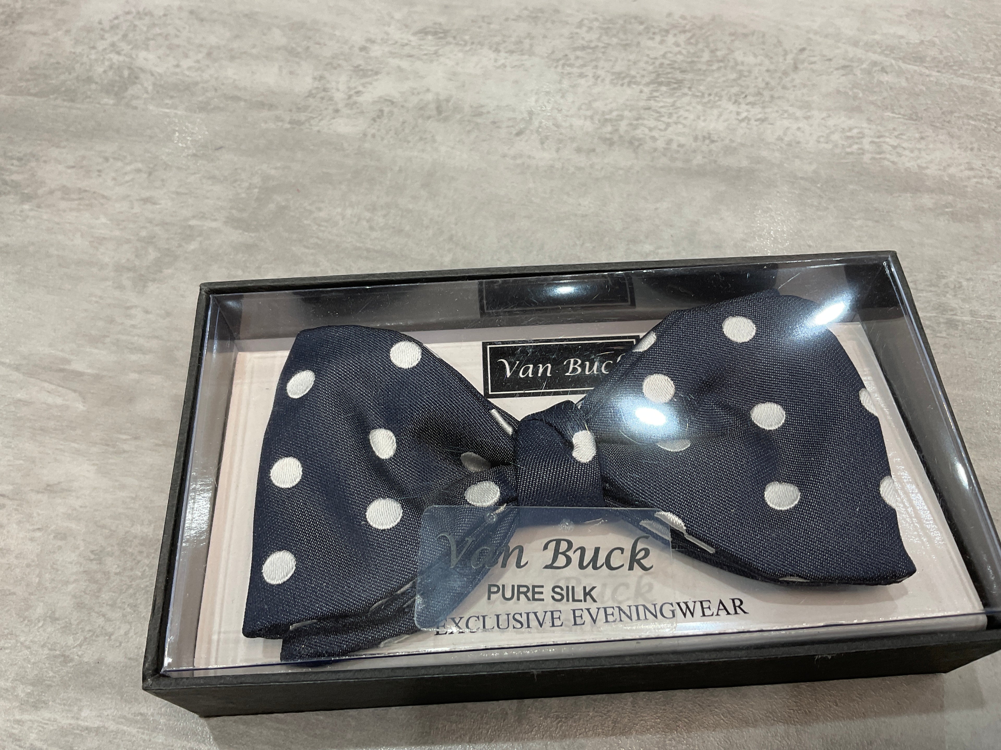 Bow Tie - Navy/white polka dot silk