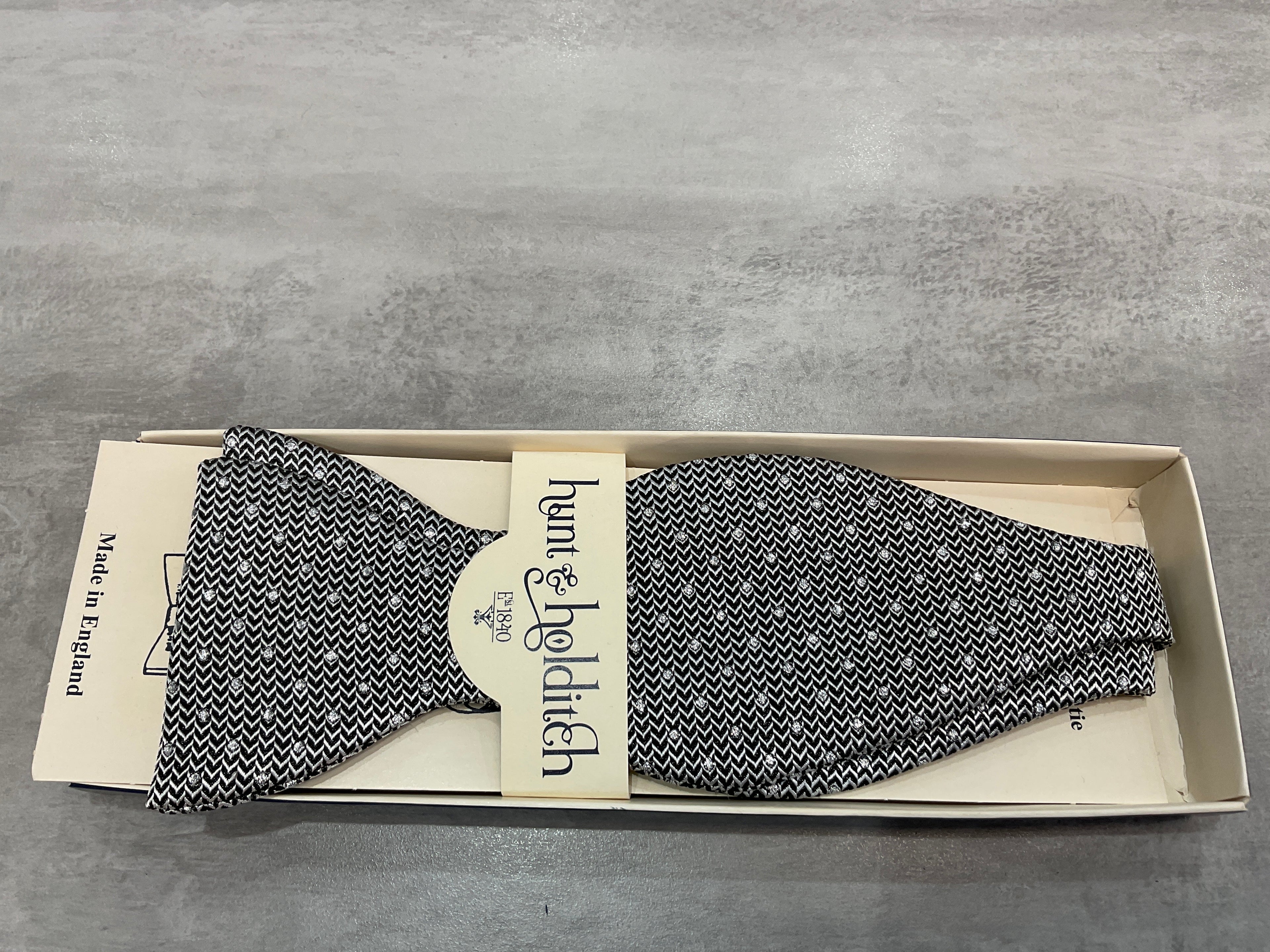 Bow Tie - Silver herringbone effect self tie