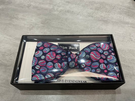 Bow tie with a ball effect pattern