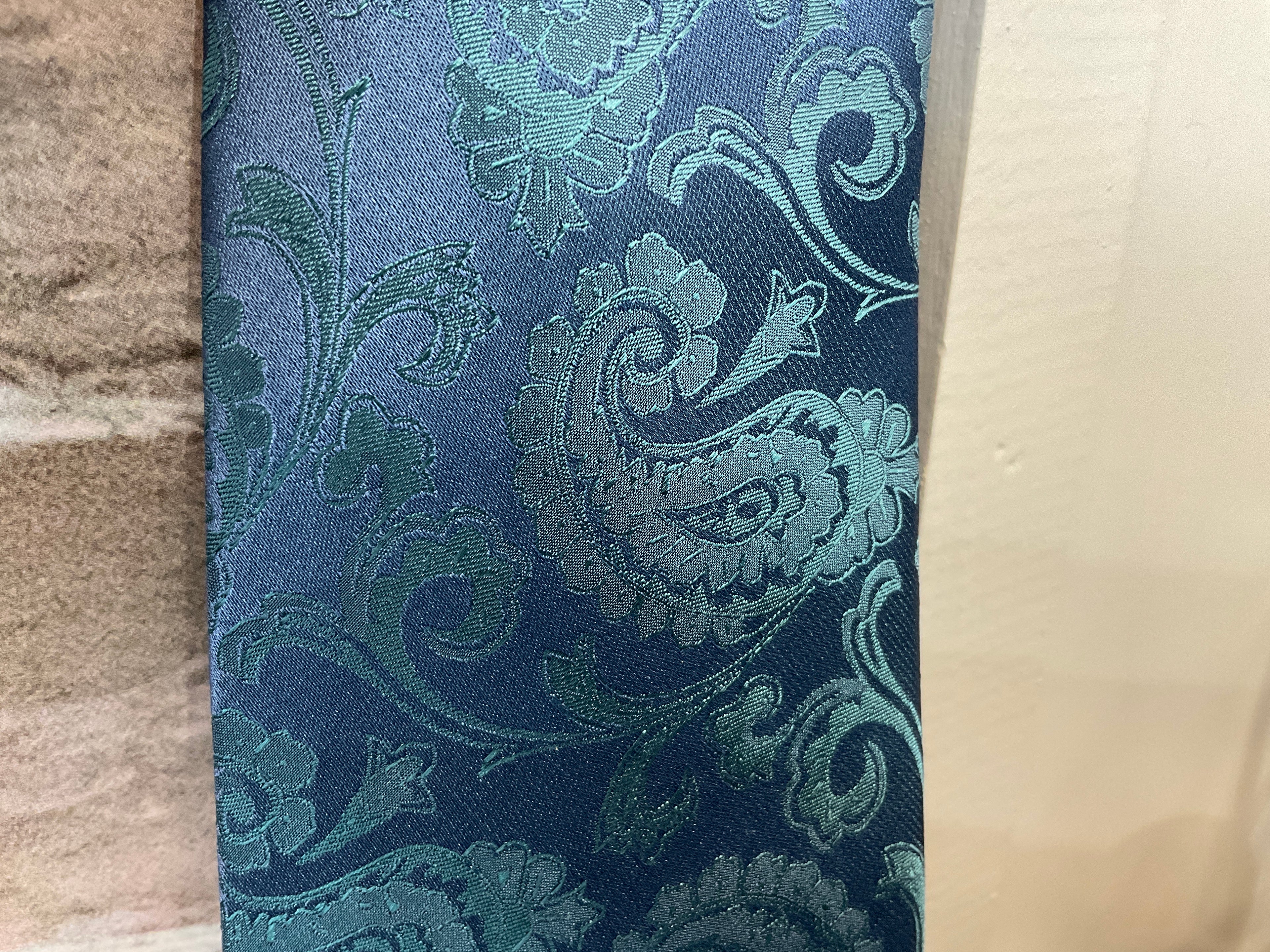 Soprano silk tie and square cyan paisley