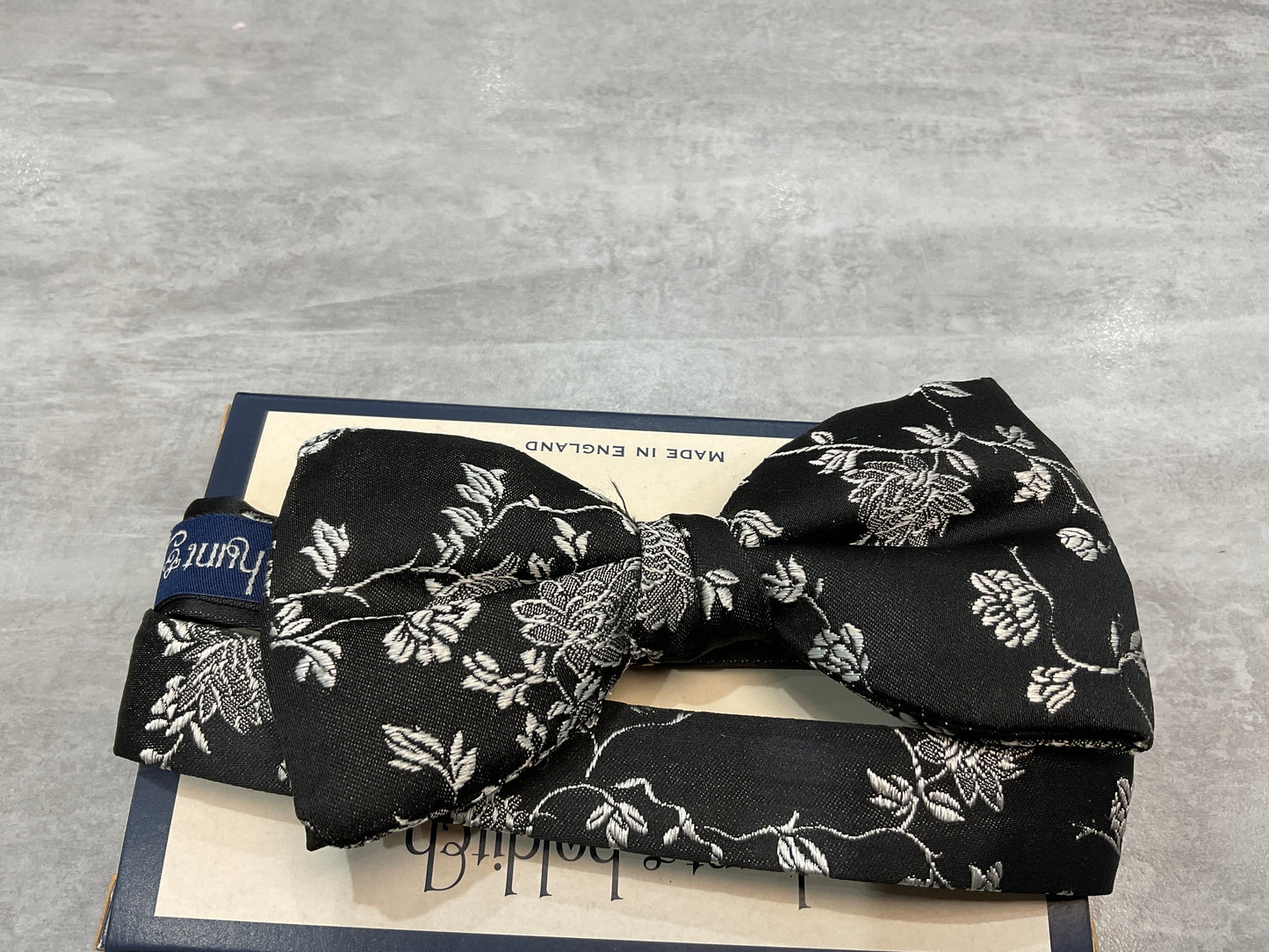 Hunt and holditch silk black white bow tie